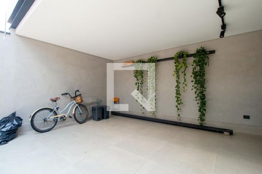 Garagem de casa à venda com 2 quartos, 200m² em Cidade Monções, São Paulo