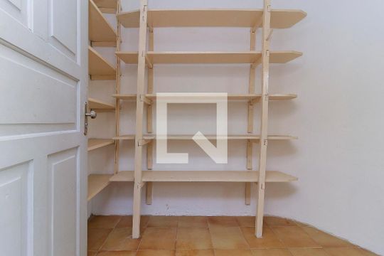 Despensa de casa para alugar com 2 quartos, 75m² em Vila Cordeiro, São Paulo