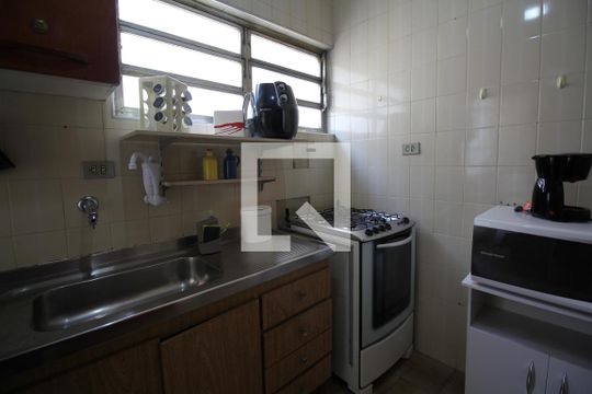 Cozinha de apartamento para alugar com 2 quartos, 80m² em Aclimação, São Paulo