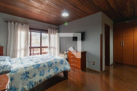 Quarto 1 de casa à venda com 3 quartos, 295m² em Coronel Aparicio Borges, Porto Alegre