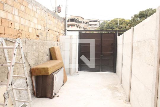 Garagem de casa para alugar com 3 quartos, 190m² em Petrolândia, Contagem