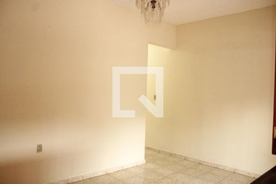 Sala de casa para alugar com 3 quartos, 190m² em Petrolândia, Contagem