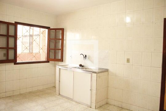 Cozinha de casa para alugar com 3 quartos, 190m² em Petrolândia, Contagem