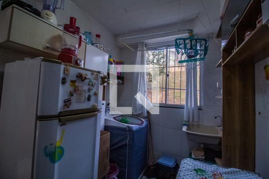 Cozinha com área de serviço de apartamento para alugar com 2 quartos, 50m² em Jardim Vitória, Vespasiano