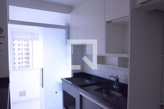 Cozinha de apartamento para alugar com 2 quartos, 48m² em Santa Maria, Osasco