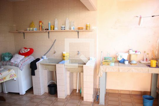 Lavanderia de casa à venda com 3 quartos, 300m² em Parque Guarani, São Paulo