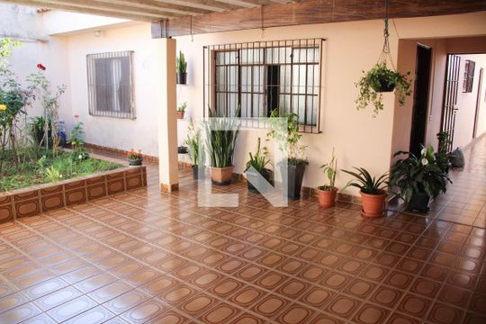 garagem de casa à venda com 3 quartos, 300m² em Parque Guarani, São Paulo