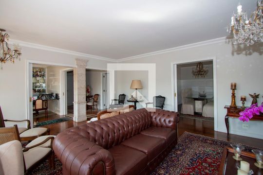 Sala de apartamento à venda com 4 quartos, 210m² em Vila Madalena, São Paulo