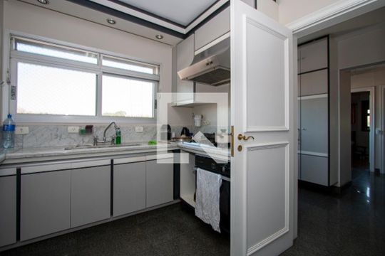 Cozinha de apartamento à venda com 4 quartos, 210m² em Vila Madalena, São Paulo
