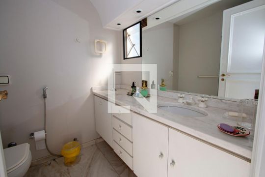 Banheiro da Suíte 1 de apartamento à venda com 4 quartos, 210m² em Vila Madalena, São Paulo