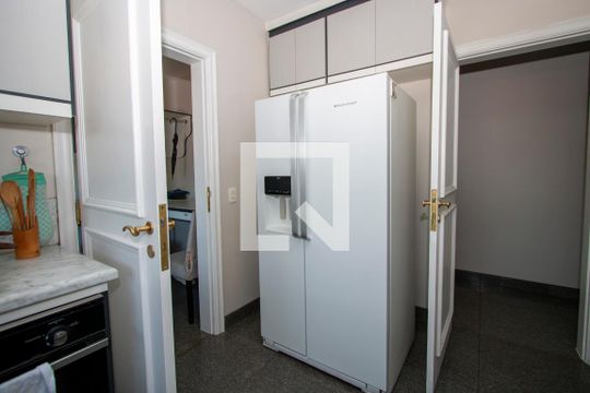 Cozinha de apartamento à venda com 4 quartos, 210m² em Vila Madalena, São Paulo