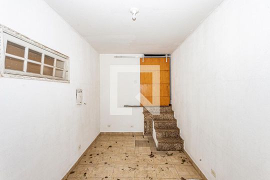 Garagem de casa à venda com 2 quartos, 110m² em Cambuci, São Paulo