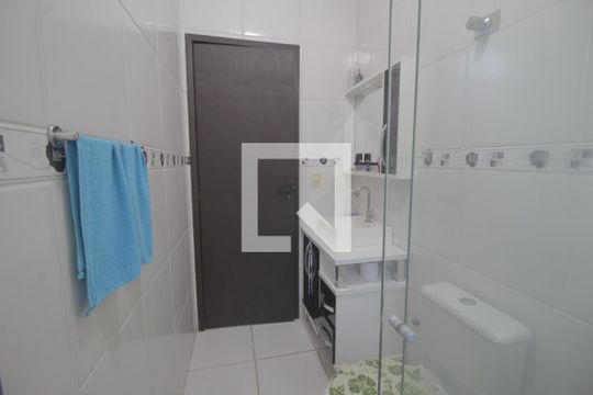 Banheiro de casa à venda com 2 quartos, 110m² em Harmonia, Canoas