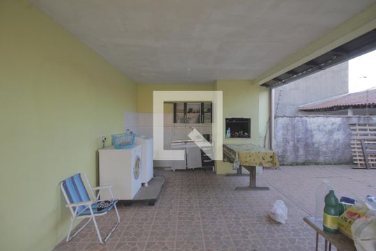 Área externa de casa à venda com 2 quartos, 110m² em Harmonia, Canoas