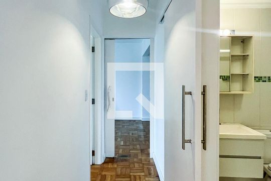 Corredor de apartamento para alugar com 2 quartos, 77m² em Jardim Paulista, São Paulo