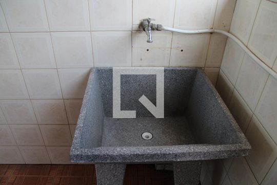 Lavanderia  de casa para alugar com 2 quartos, 100m² em Jardim Leda, Guarulhos