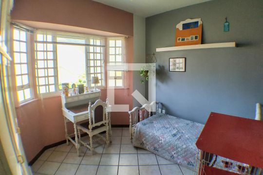 Quarto 1 de casa de condomínio à venda com 4 quartos, 180m² em Maria Paula, Niterói