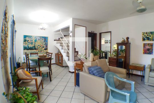 Sala de casa de condomínio à venda com 4 quartos, 180m² em Maria Paula, Niterói
