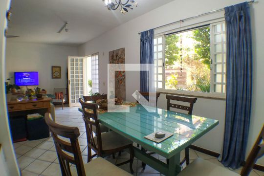 Sala de casa de condomínio à venda com 4 quartos, 180m² em Maria Paula, Niterói