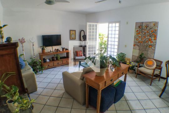 Sala de casa de condomínio à venda com 4 quartos, 180m² em Maria Paula, Niterói