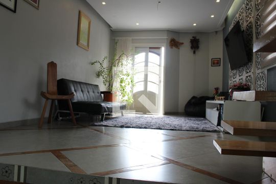 Sala de casa à venda com 3 quartos, 200m² em Vila Maria Tereza, Guarulhos