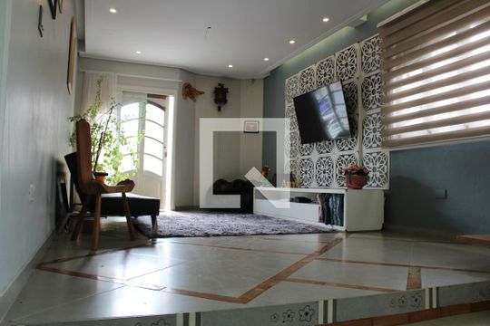Casa à venda com 3 quartos, 200m² em Vila Maria Tereza, Guarulhos