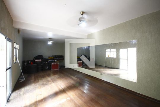 Quarto Fundos de casa à venda com 4 quartos, 200m² em Liberdade, São Paulo