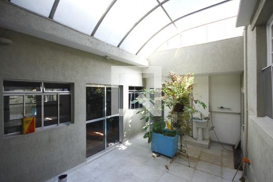 Quintal de casa à venda com 4 quartos, 200m² em Liberdade, São Paulo