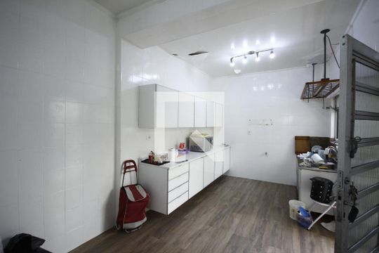 Cozinha de casa à venda com 4 quartos, 200m² em Liberdade, São Paulo