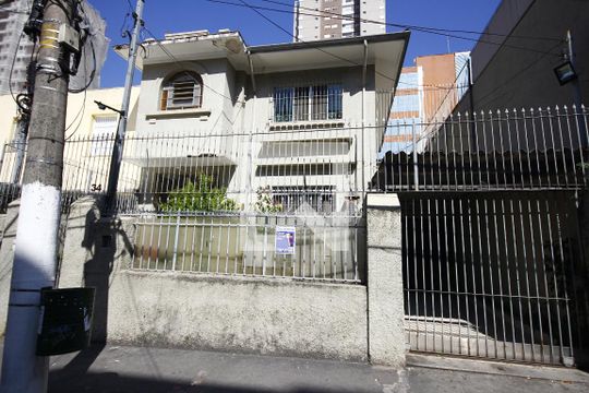 Fachada de casa à venda com 4 quartos, 200m² em Liberdade, São Paulo