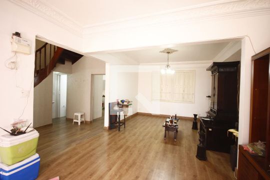 Casa à venda com 4 quartos, 200m² em Liberdade, São Paulo