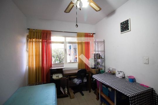 Edícula de casa à venda com 4 quartos, 255m² em Vila Carmosina, São Paulo