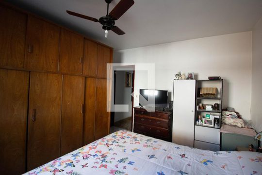 Quarto 1 de casa à venda com 4 quartos, 255m² em Vila Carmosina, São Paulo