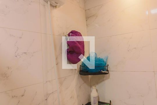 Banheiro de apartamento para alugar com 2 quartos, 36m² em Presidente Altino, Osasco