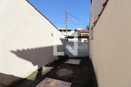 Garagem de casa para alugar com 2 quartos, 150m² em Trindade, São Gonçalo