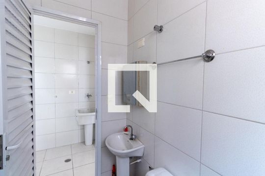 Banheiro de casa para alugar com 1 quarto, 24m² em Jardim Nordeste, São Paulo
