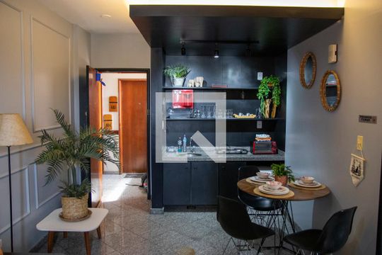 Cozinha de apartamento para alugar com 1 quarto, 36m² em Setor Central, Goiânia