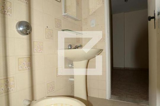 Banheiro de apartamento para alugar com 2 quartos, 55m² em Praça Seca, Rio de Janeiro