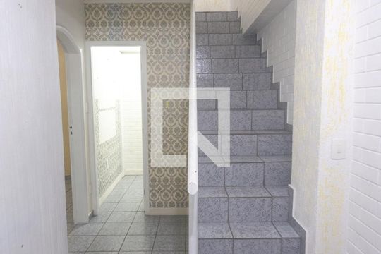 Escada de casa à venda com 3 quartos, 188m² em Alves Dias, São Bernardo do Campo
