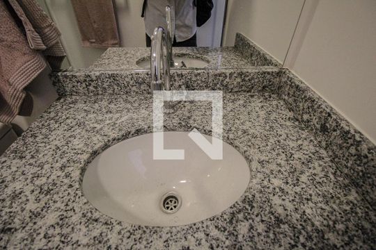 Banheiro de kitnet/studio à venda com 1 quarto, 29m² em Vila Mariana, São Paulo