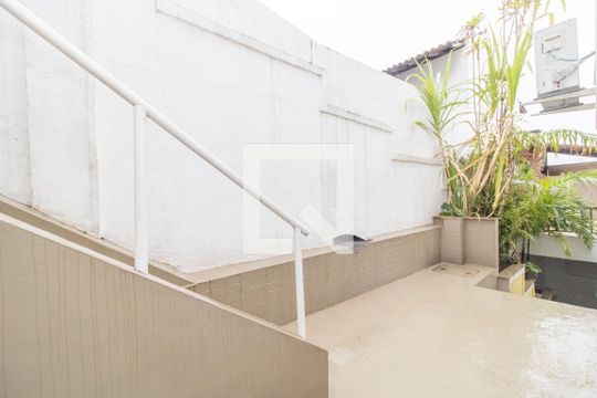 Entrada de casa à venda com 4 quartos, 325m² em Jardim Guanabara, Rio de Janeiro