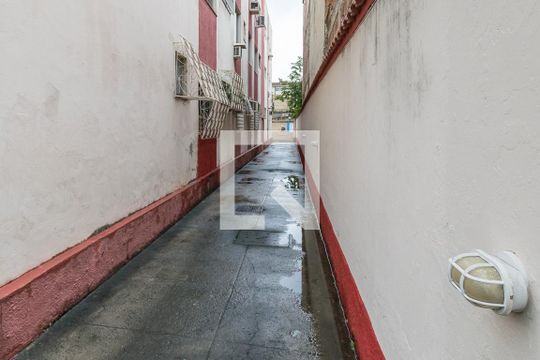 Área comum - Entrada da garagem de apartamento à venda com 2 quartos, 60m² em Braz de Pina, Rio de Janeiro
