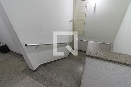 Área comum - Escadas de apartamento à venda com 2 quartos, 60m² em Braz de Pina, Rio de Janeiro