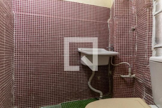 Banheiro de kitnet/studio para alugar com 1 quarto, 20m² em Centro, São Paulo