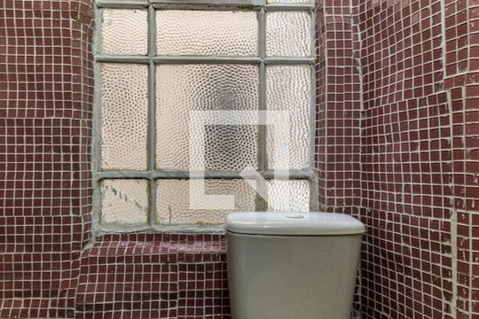 Banheiro de kitnet/studio para alugar com 1 quarto, 20m² em Centro, São Paulo