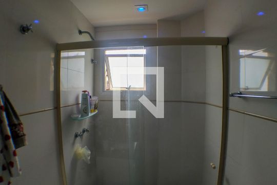 Banheiro de apartamento à venda com 2 quartos, 84m² em Camboinhas, Niterói
