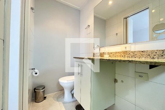Banheiro  de kitnet/studio para alugar com 1 quarto, 24m² em Vila Clementino, São Paulo