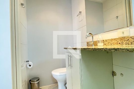 Banheiro  de kitnet/studio para alugar com 1 quarto, 24m² em Vila Clementino, São Paulo