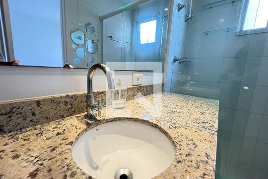 Banheiro  de kitnet/studio para alugar com 1 quarto, 24m² em Vila Clementino, São Paulo
