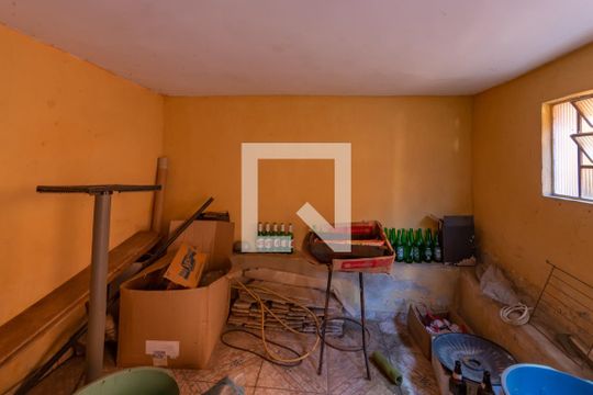 Porão de casa à venda com 2 quartos, 372m² em São João Batista, Belo Horizonte